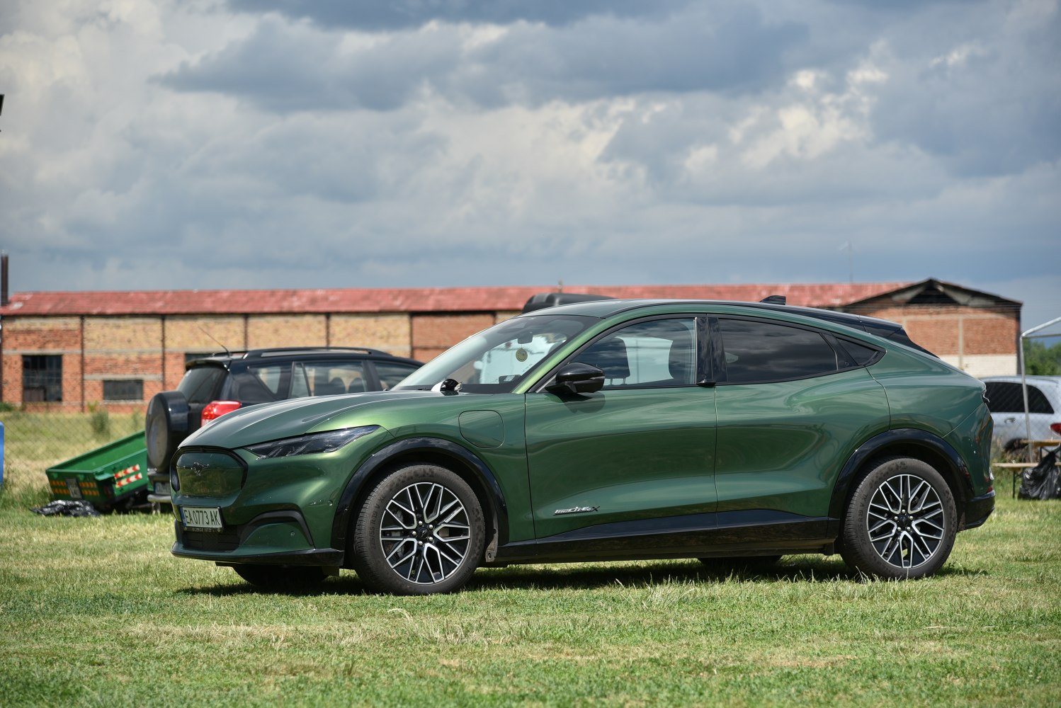 Side profile of electric SUV with aerodynamic design and alloy wheels