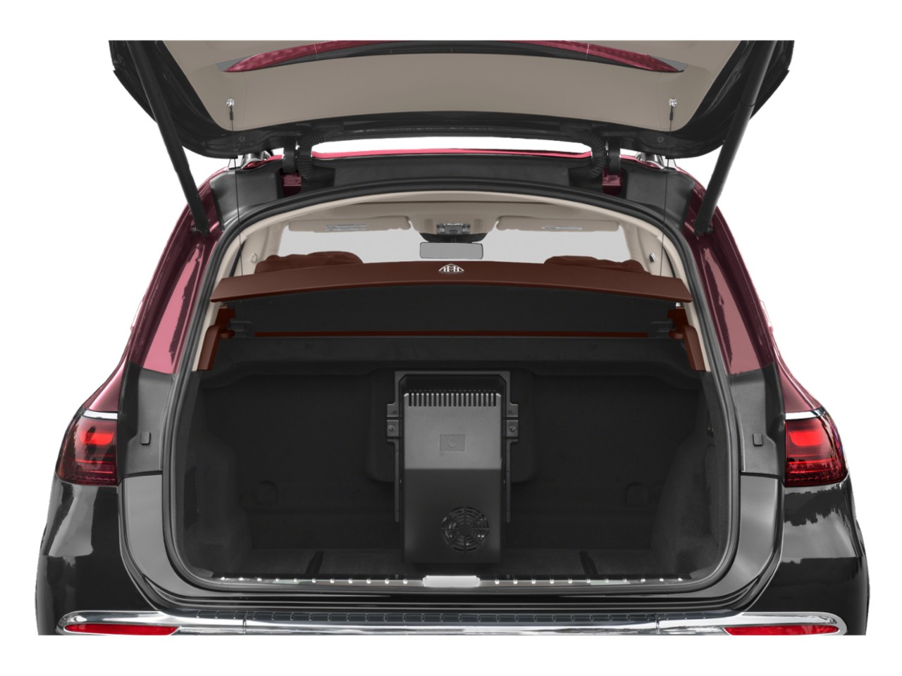 Spacious rear trunk with cargo cover and central storage compartment