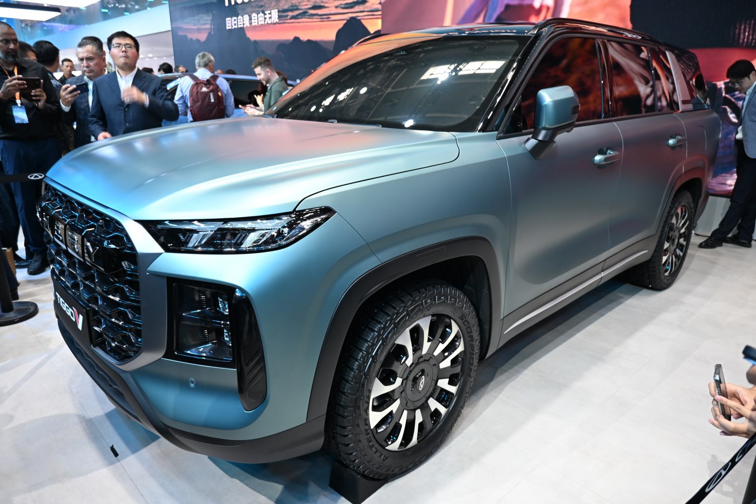 SUV front grille with LED headlights and alloy wheels