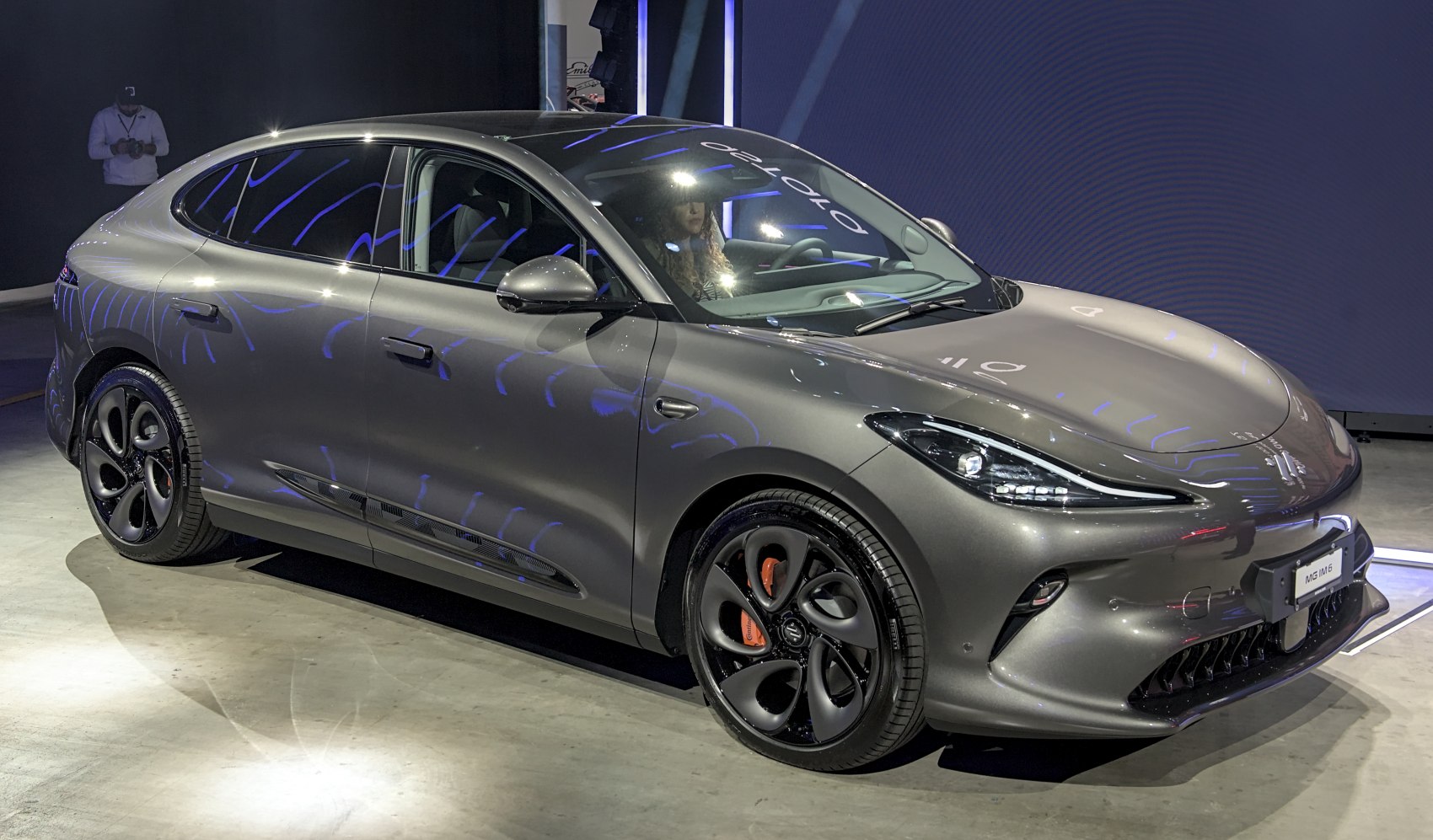 Sleek aerodynamic body with unique modern alloy wheels