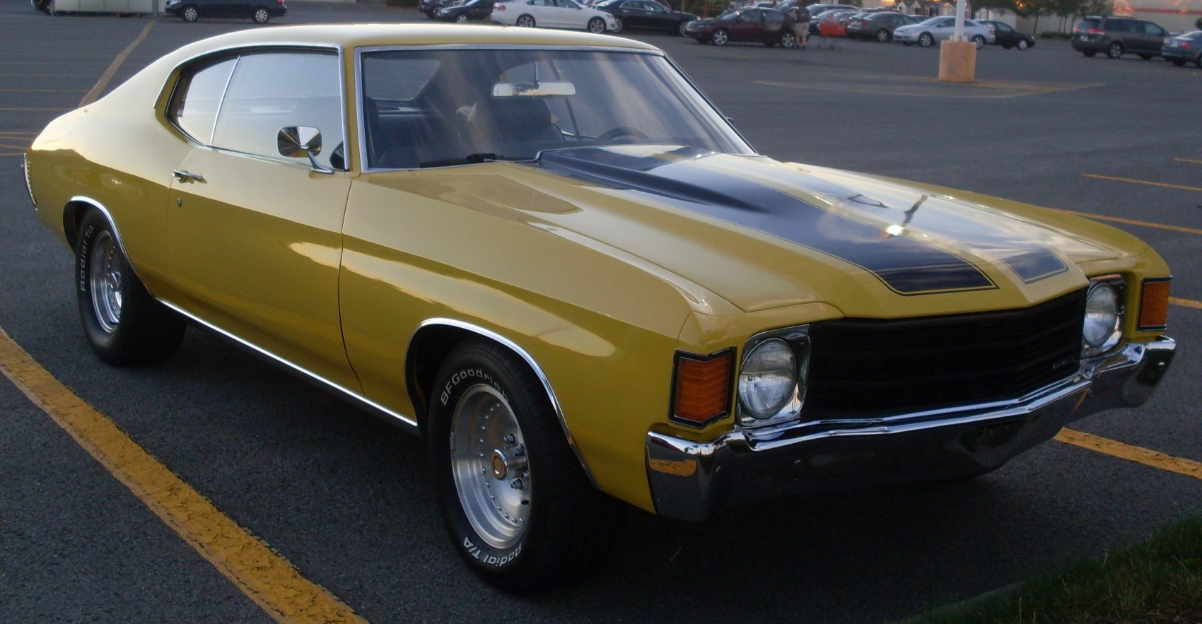 Sporty muscle coupe with bold hood stripe and chrome details