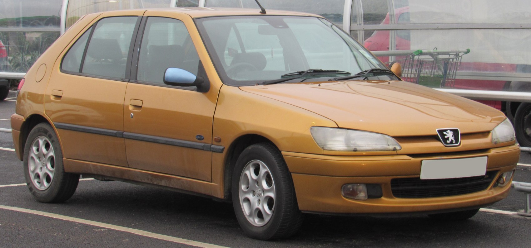 Side-front view of a facelift 1997 compact hatchback with distinctive headlights and alloy wheels