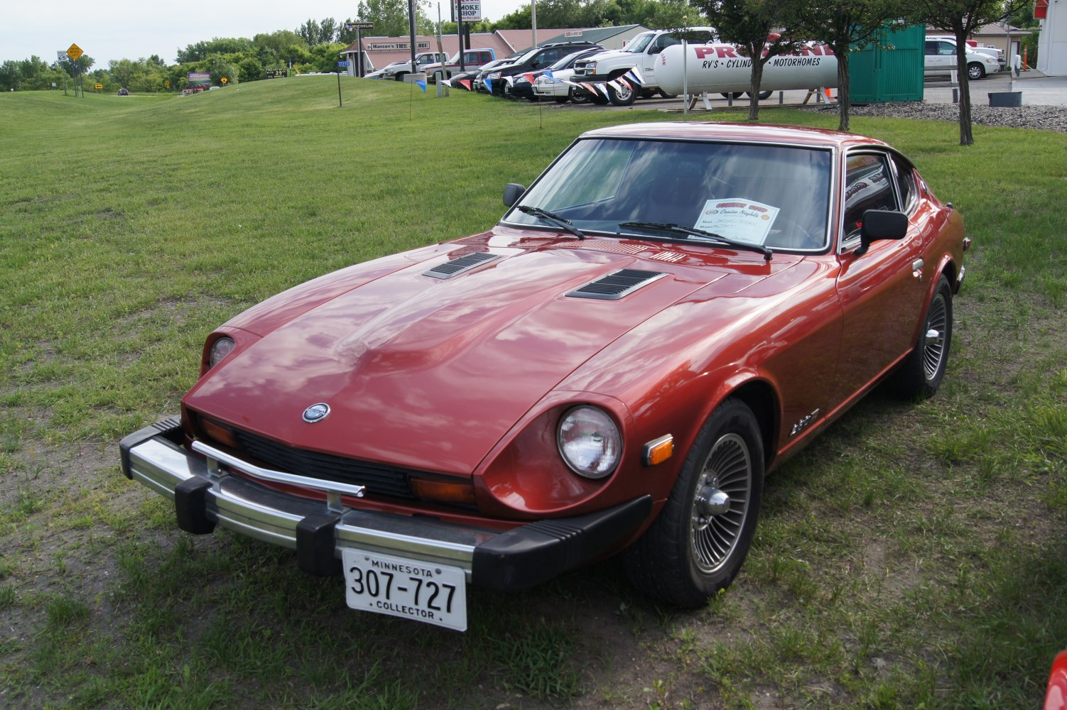 Front angled view with hood vents and classic retro wheels