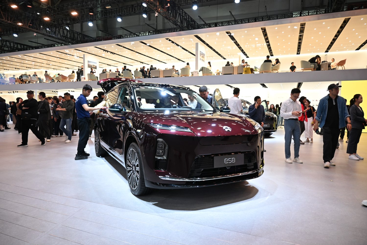 2025 NIO ES8 III Front View