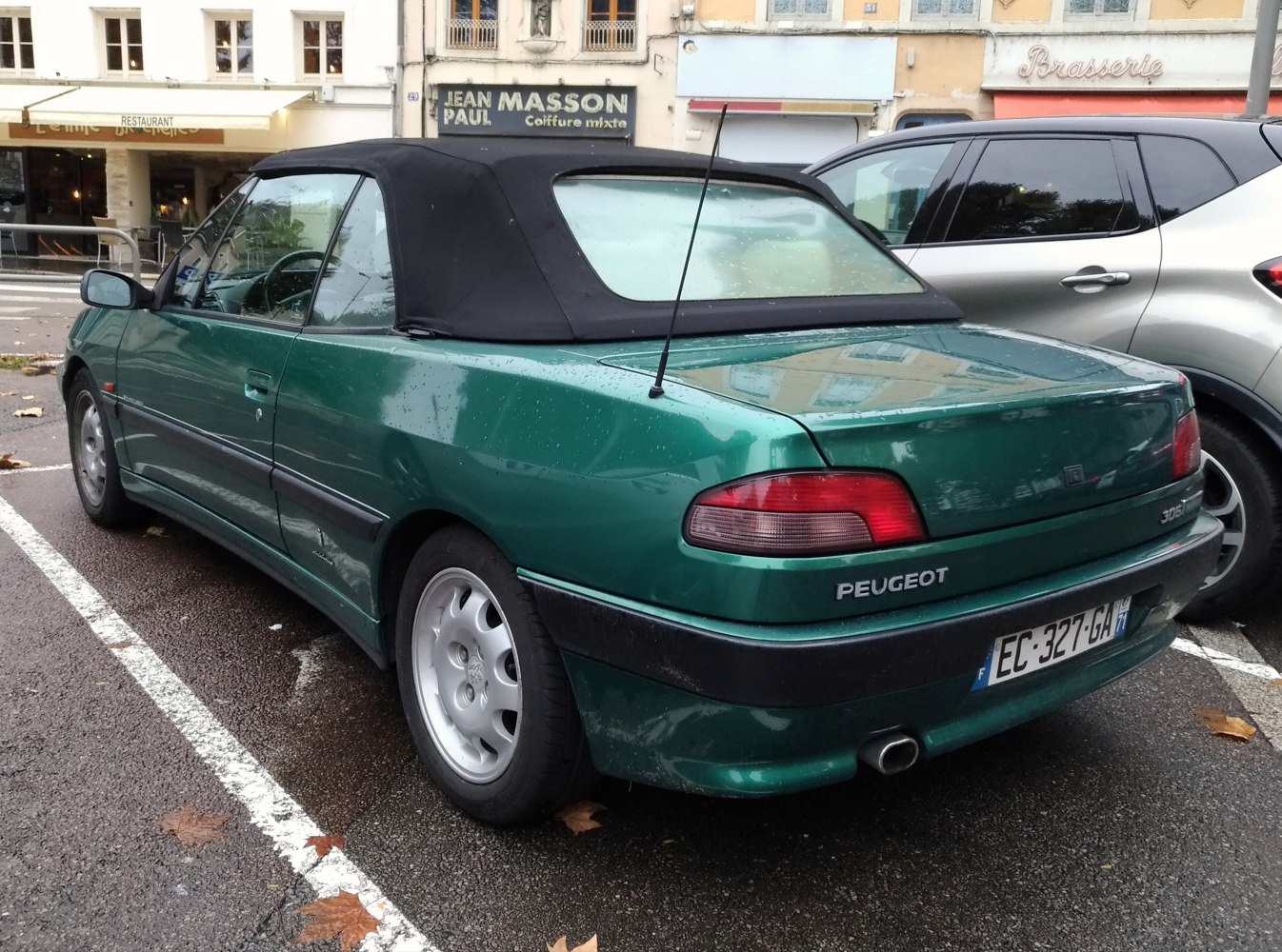 Convertible rear with soft top and rear lights
