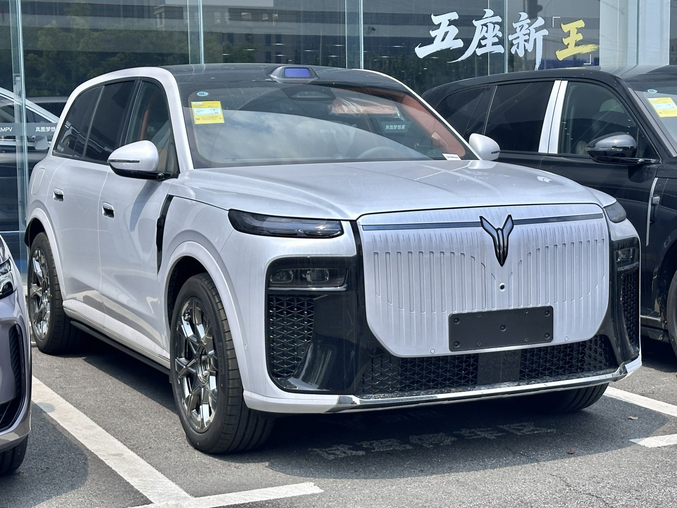 SUV front with vertical grille and slim headlights