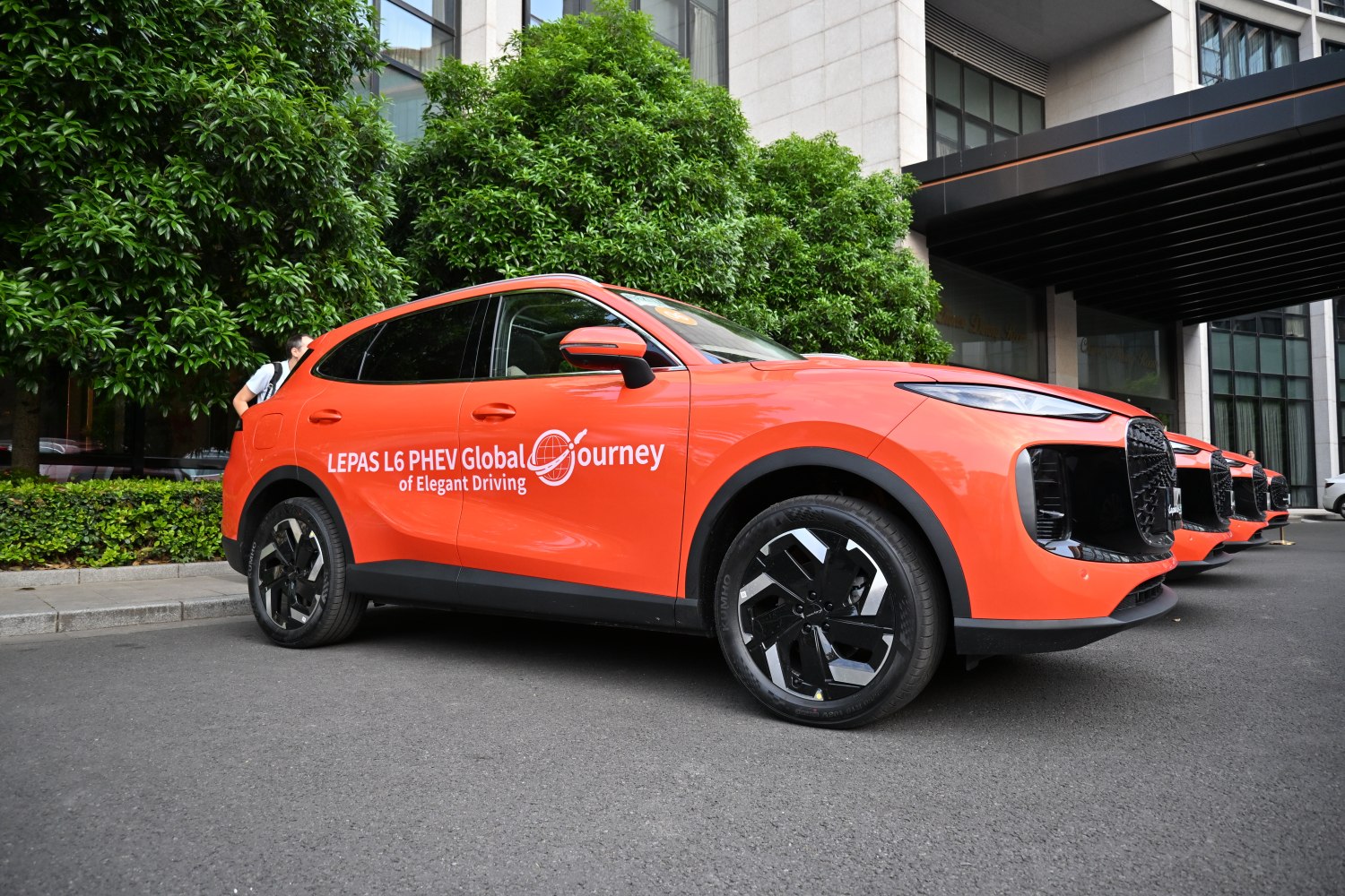 Side profile of a plug-in hybrid SUV with distinctive modern wheels