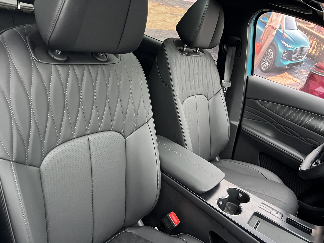 Luxurious leather front seats and center console with armrest