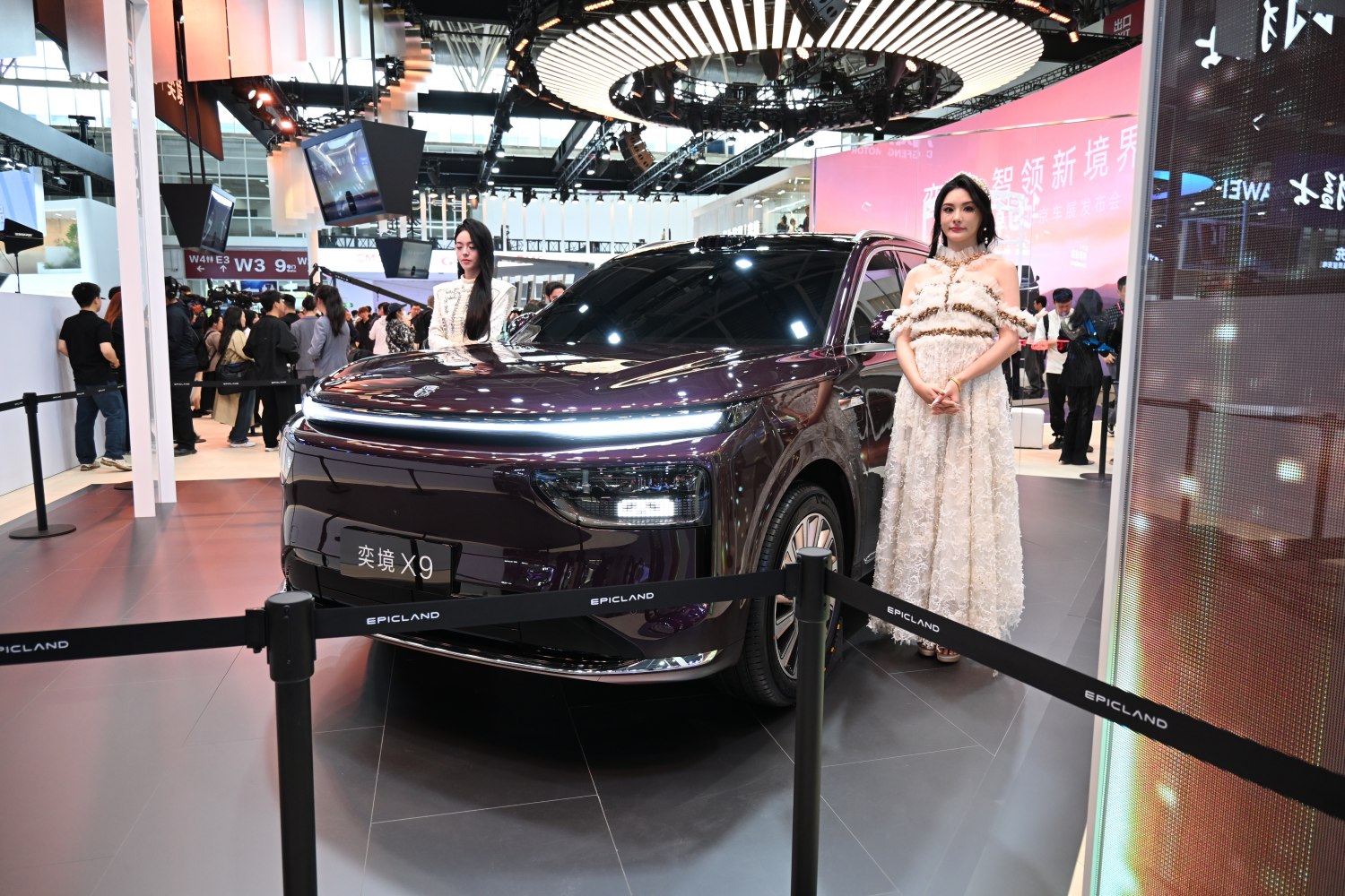 Front LED light strip and luxury SUV exterior design