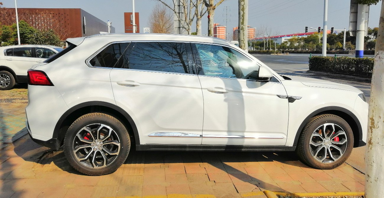 White SUV side profile with alloy wheels and sporty design