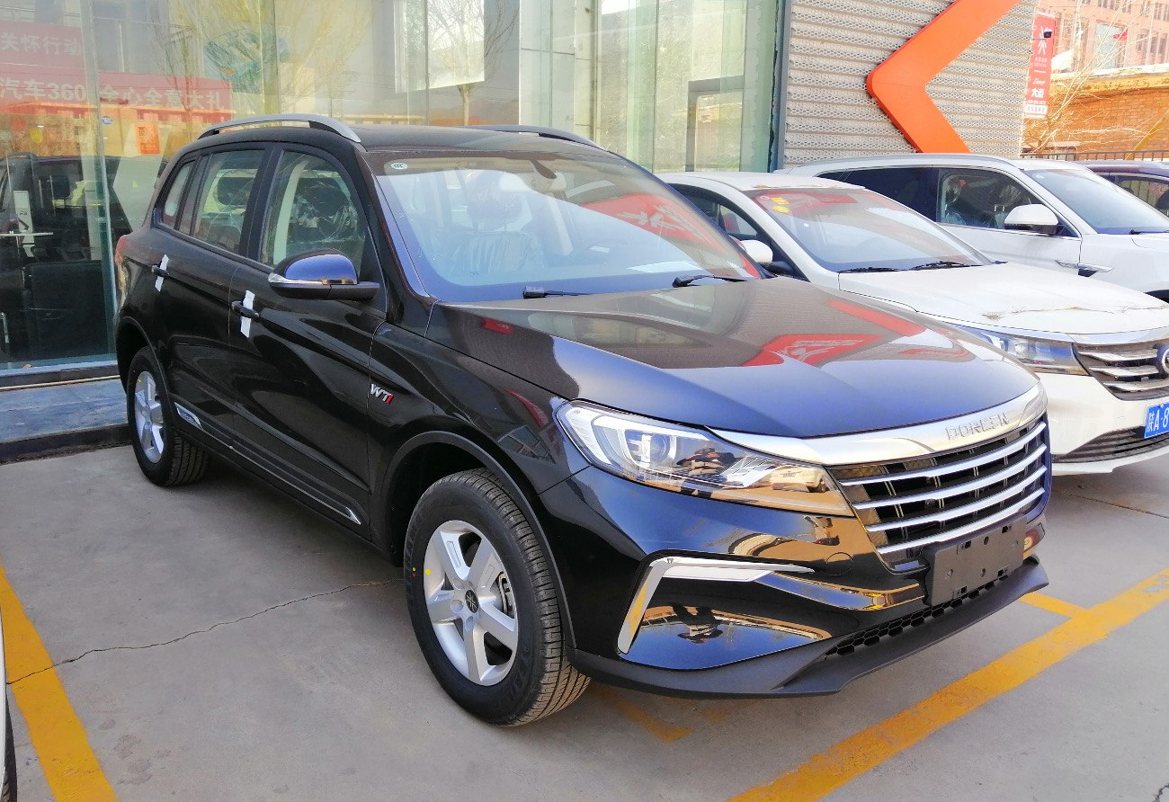 Front grille and headlight design of compact SUV