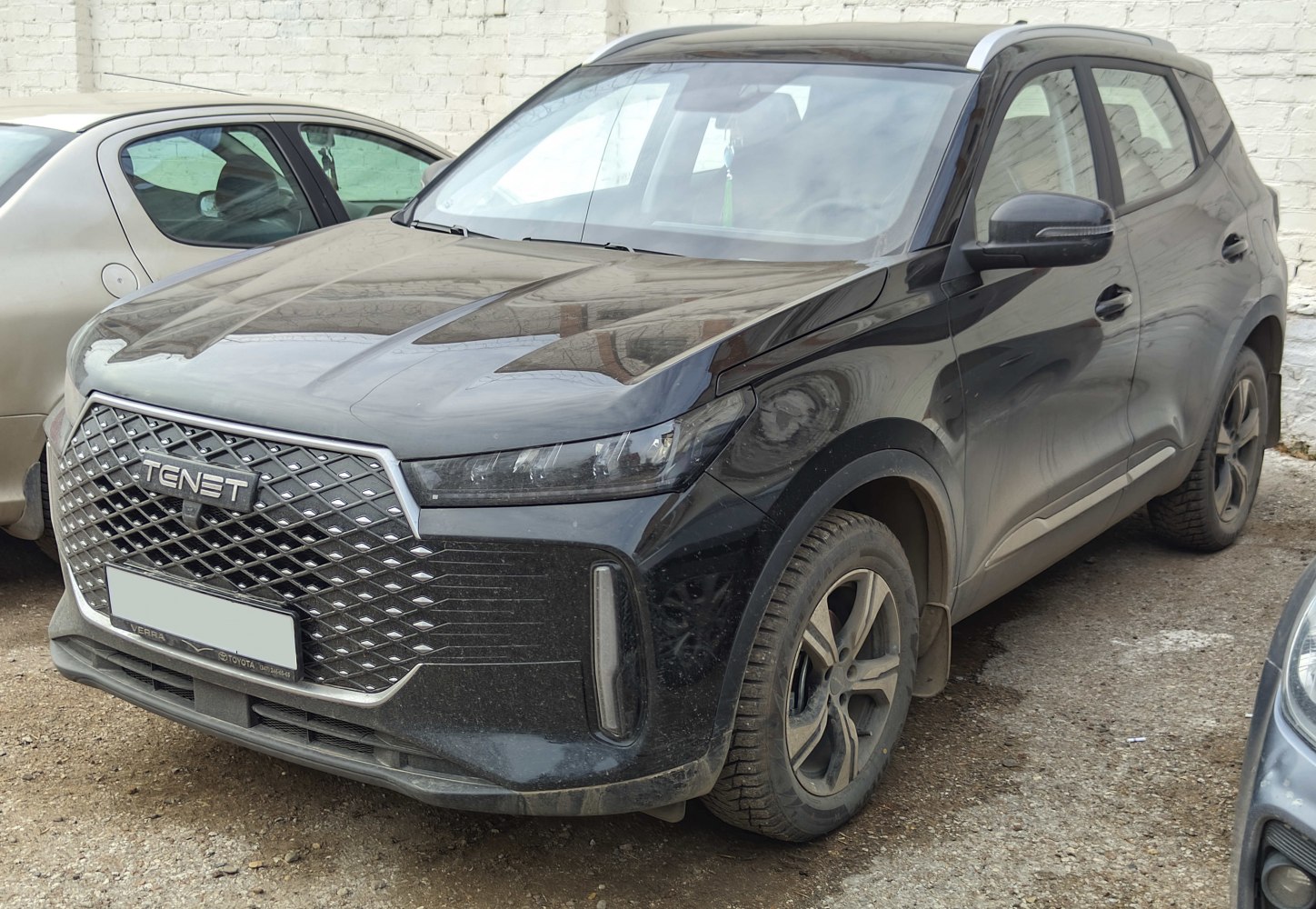 Front grille with diamond pattern and sleek LED headlights