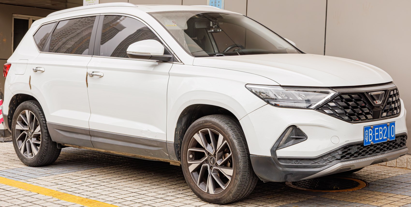 Front side view of an SUV with alloy wheels and sharp headlights