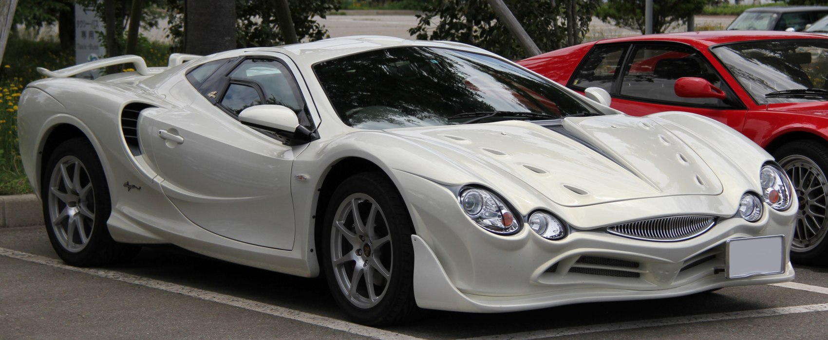 Ventilated hood and curvaceous aerodynamic body with dual round headlights