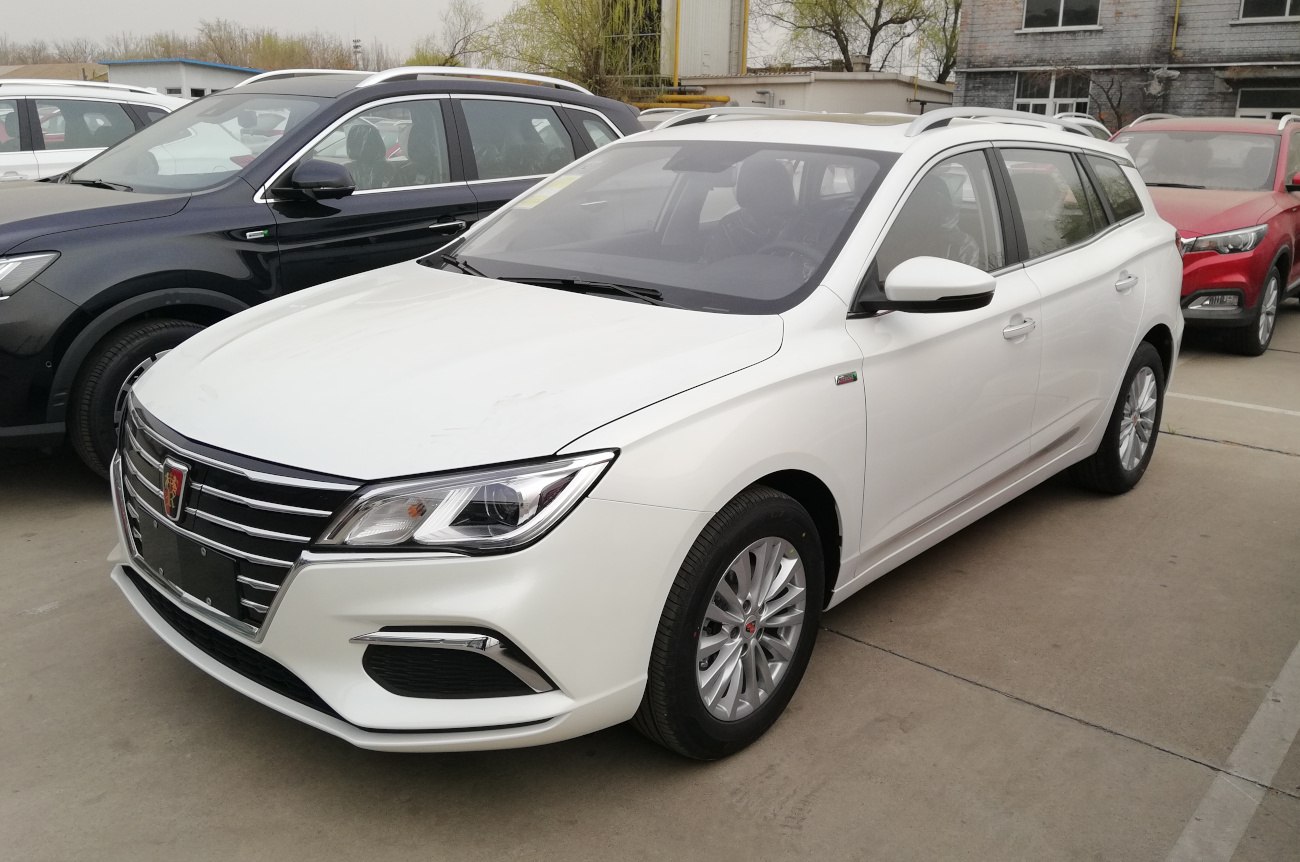 White estate vehicle front-side view with grille and alloy wheels