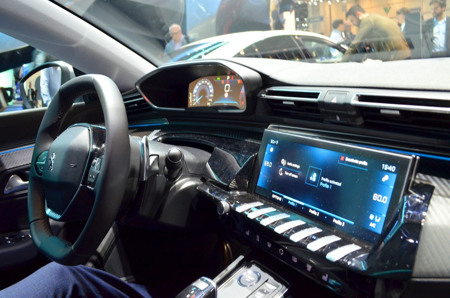 Digital instrument cluster and touchscreen infotainment dashboard