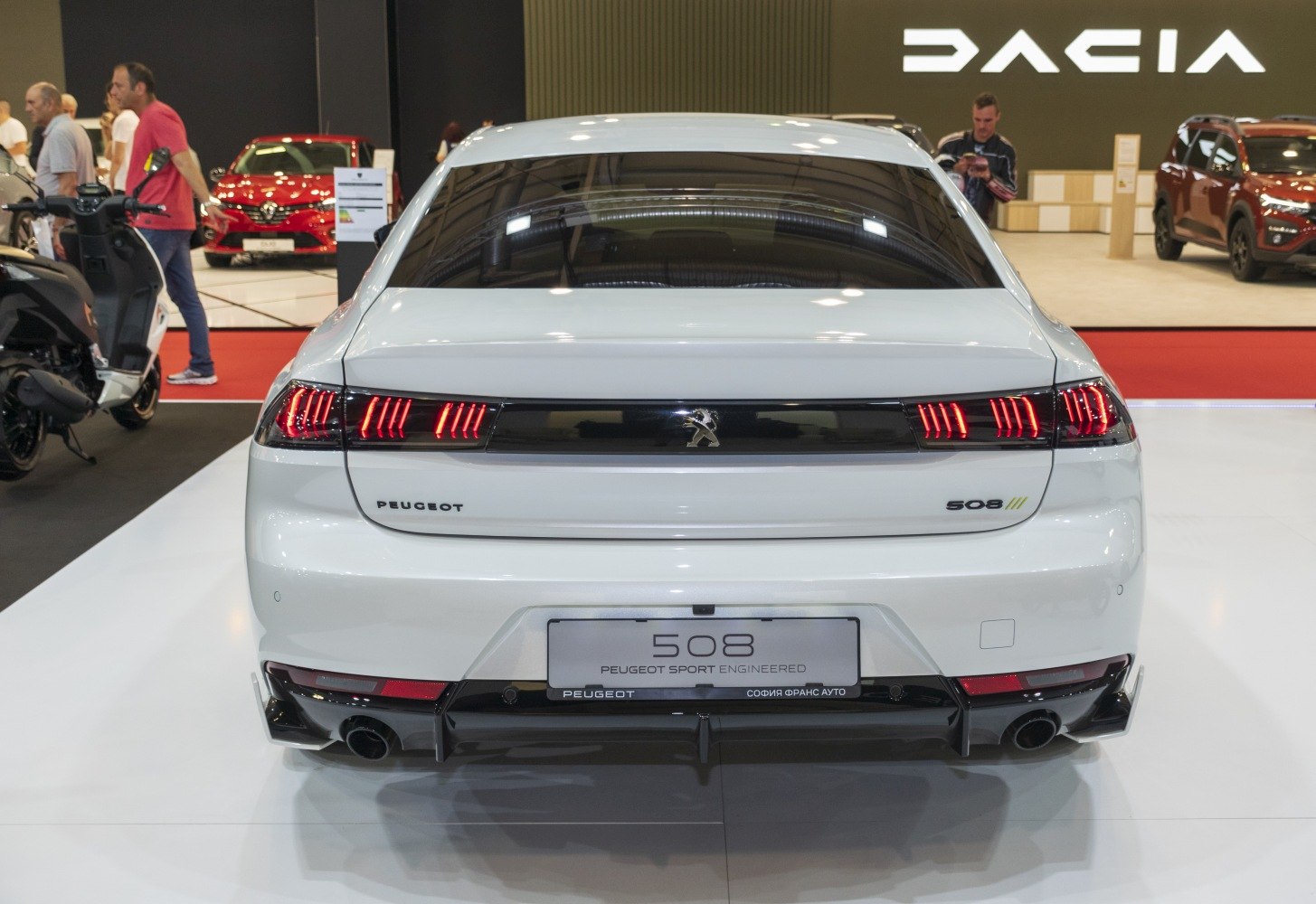 Rear view with LED triple-stripe tail lights and sport diffuser