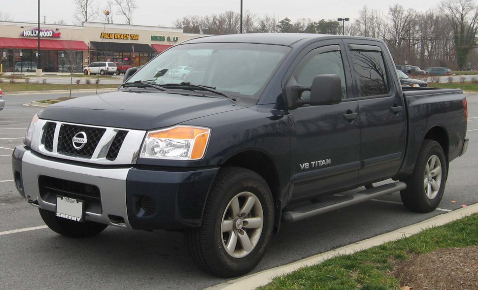 Four-door pickup truck with V8 engine and side steps