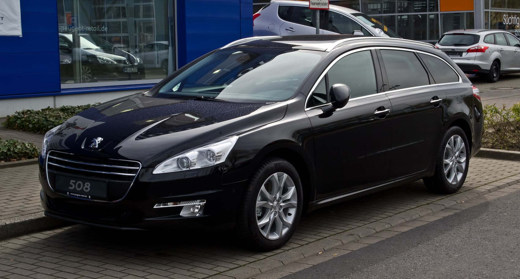 Black 5-door station wagon with chrome window trims and alloy wheels