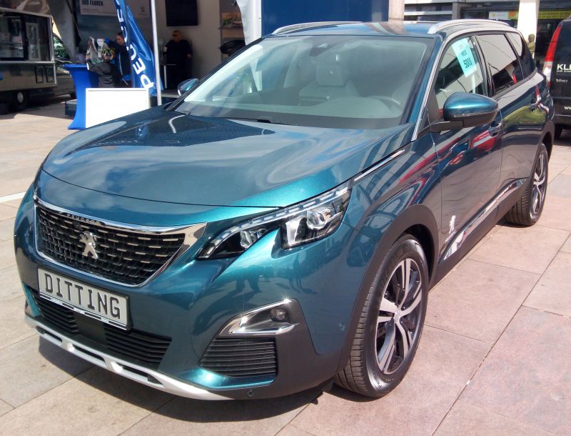 Front view with LED headlights and alloy wheels