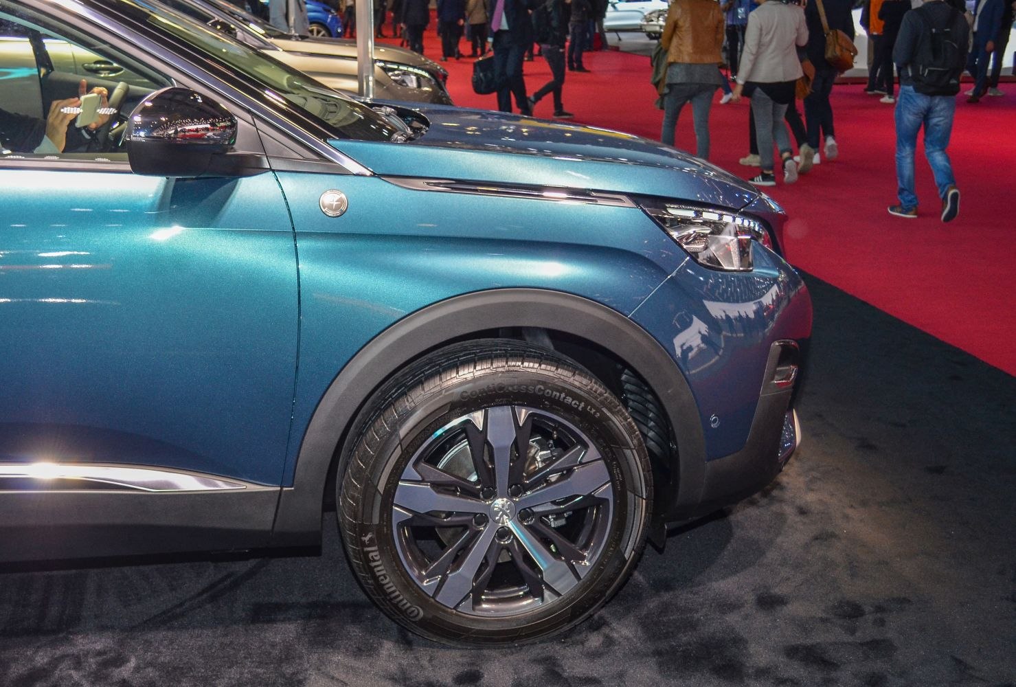 Front side with alloy wheel and fender detail of vehicle.