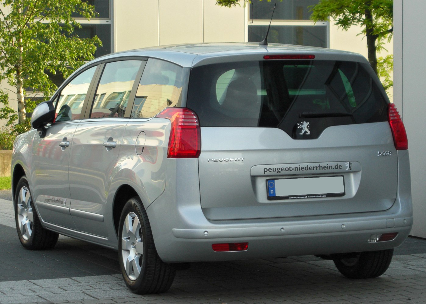 Rear view with distinct taillights and rear window