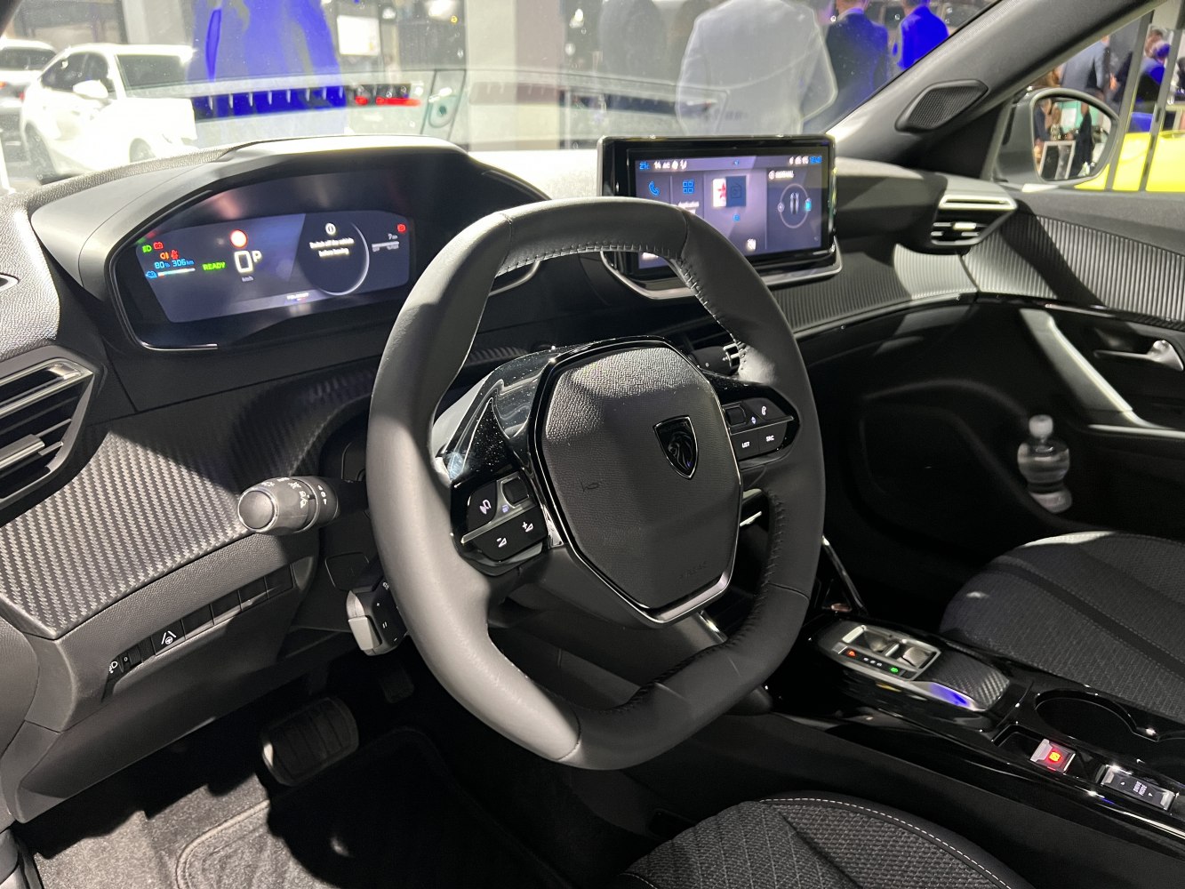 Digital instrument cluster and multifunction steering wheel