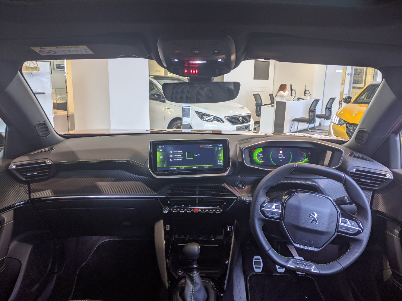 Dashboard and digital instrument cluster with compact steering wheel