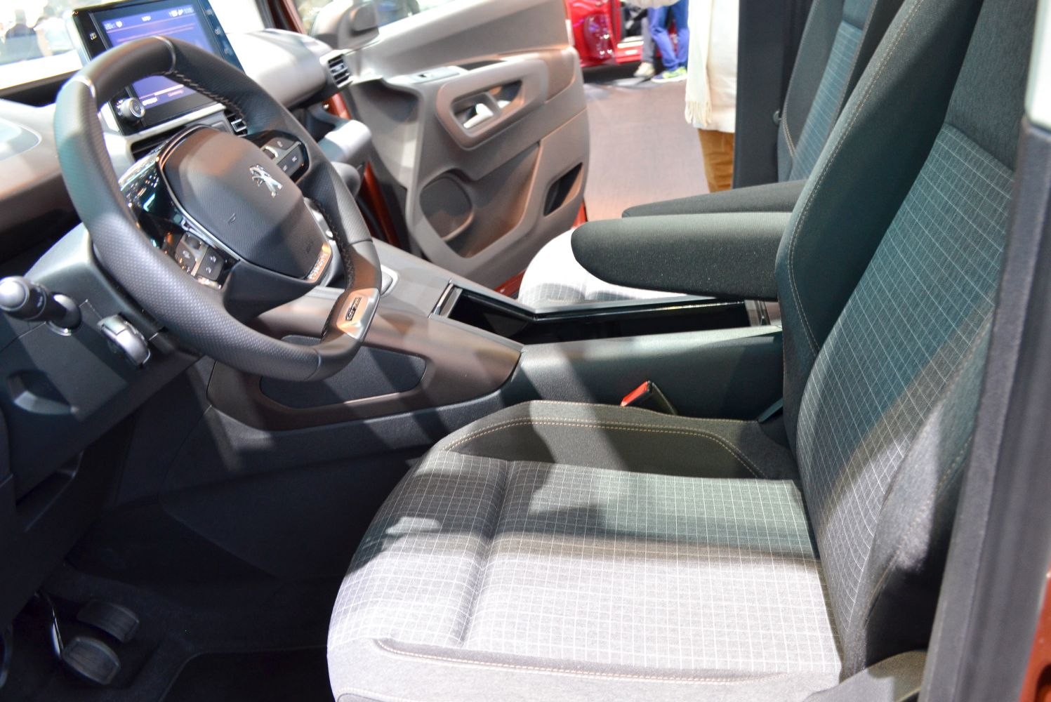 Modern steering wheel and ergonomic front seats with fabric upholstery