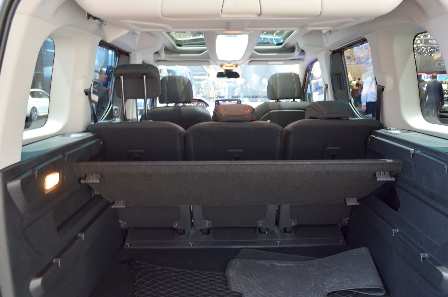 Compact MPV rear seats with panoramic roof and spacious cabin