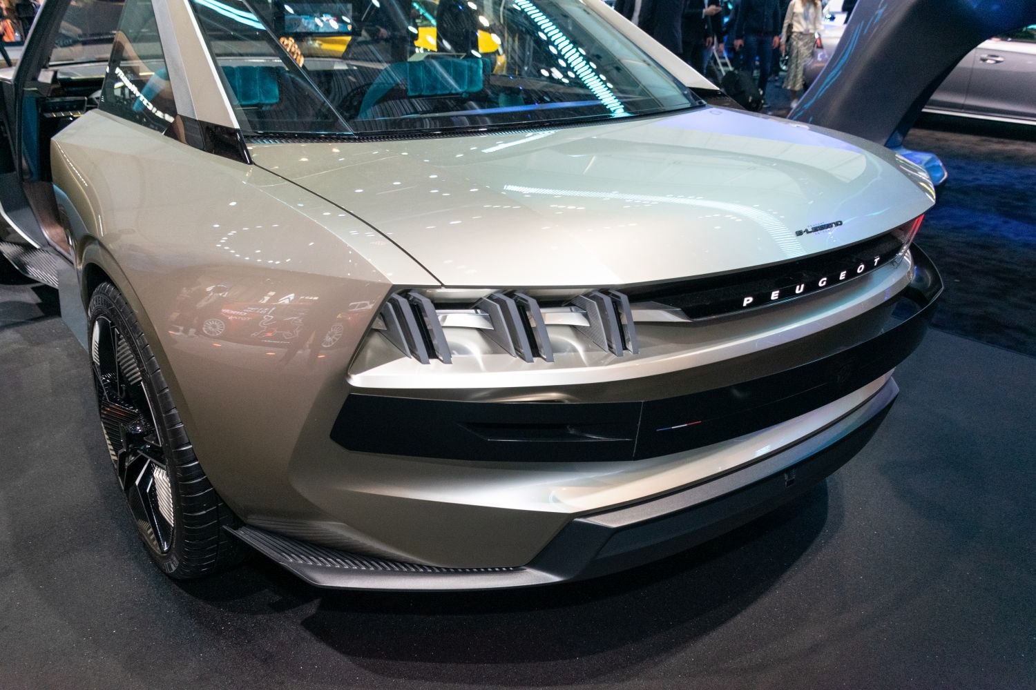 Front end with unique triple-slat headlights and bold grille design