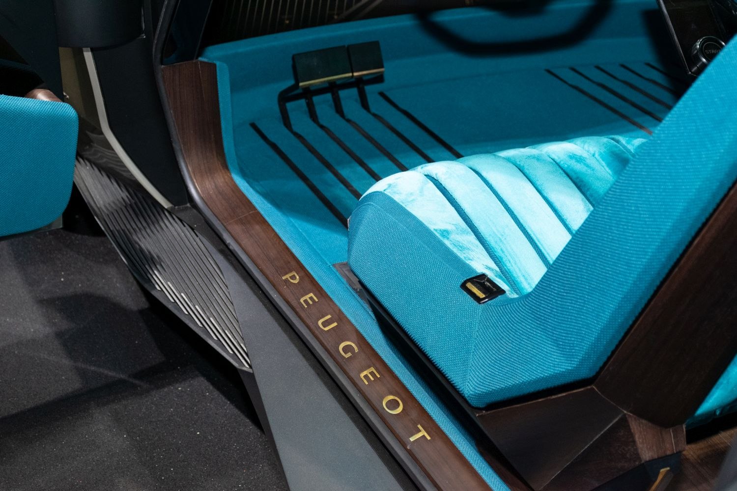 Blue seats with wooden trim and Peugeot-branded door sill