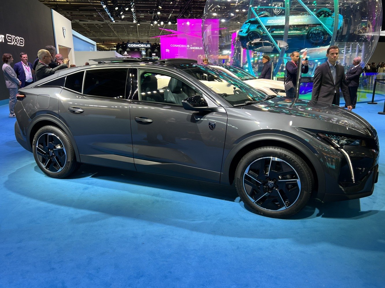 Sleek crossover side profile with distinct wheel design