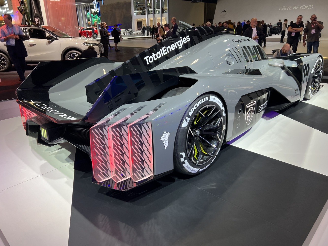Aerodynamic rear wing and side profile with Michelin tires