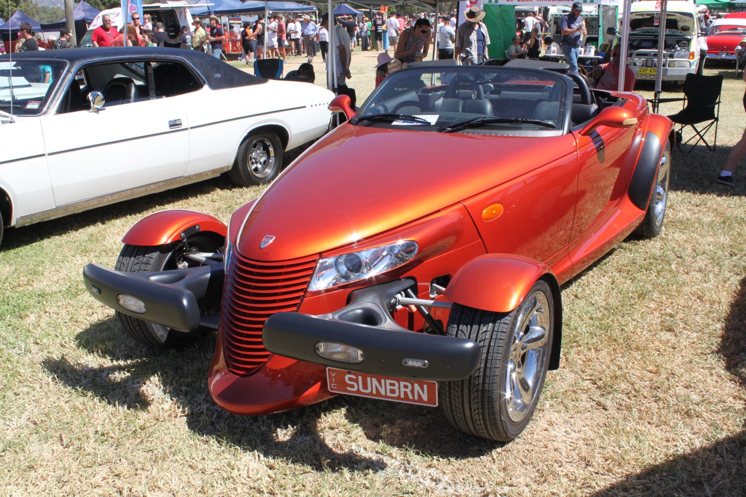 Retro roadster front view with exposed suspension and classic front fenders.