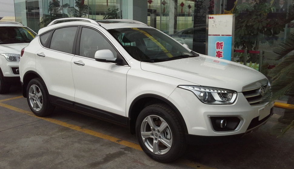 White SUV with alloy wheels and modern front headlights