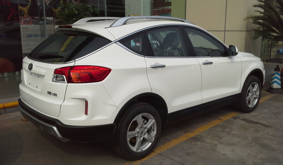 White SUV rear side view with rear lights and alloy wheels