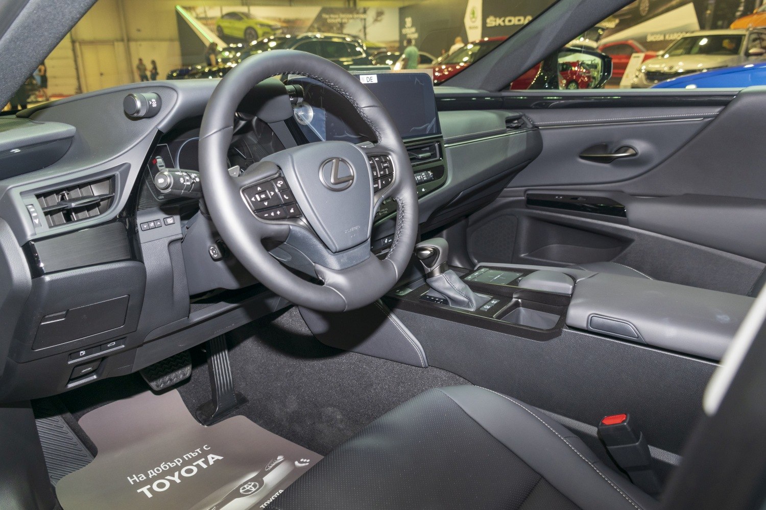 Modern steering wheel and center console with gear shift