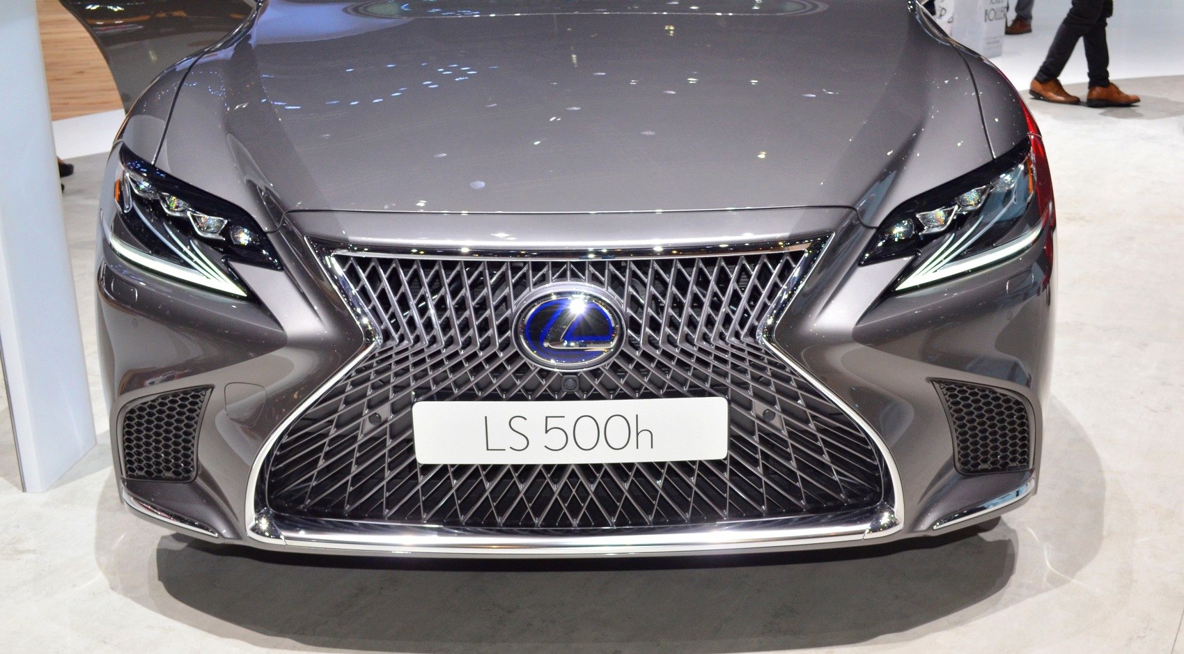Front view with Lexus spindle grille and LED headlights