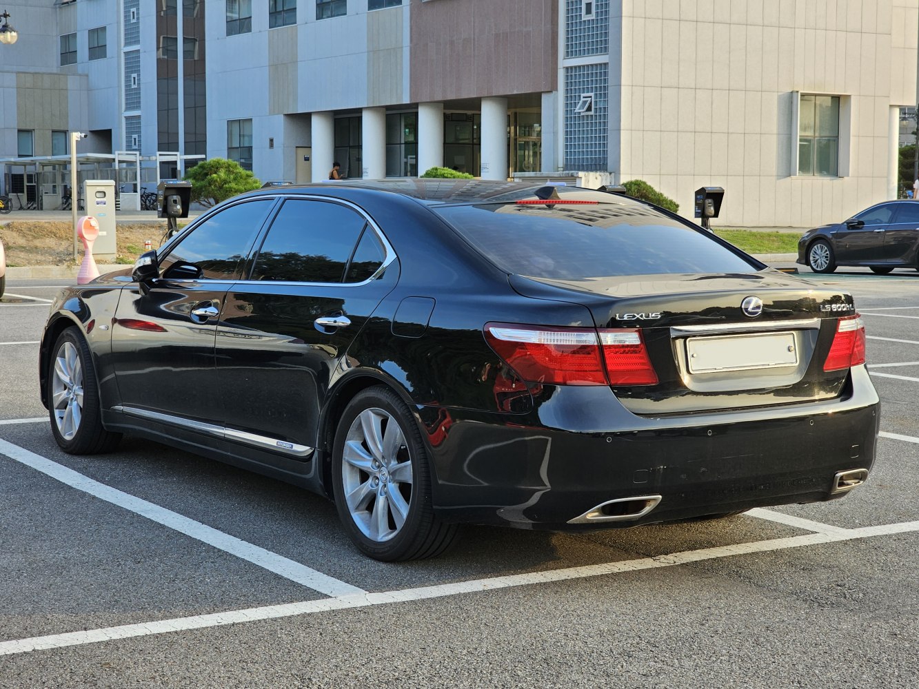 Black luxury sedan rear side with alloy wheels and LED taillights