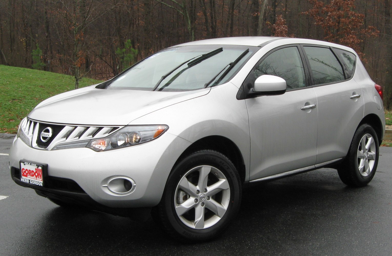 Front side view highlighting grille, headlights, alloy wheels, and SUV profile