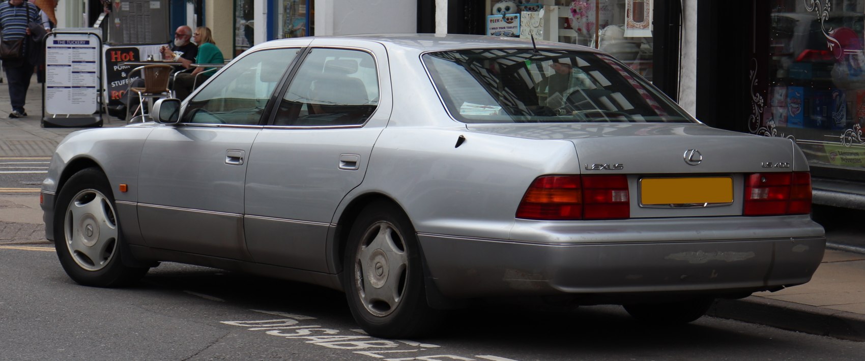 Rear side profile with classic alloy wheels and sedan design
