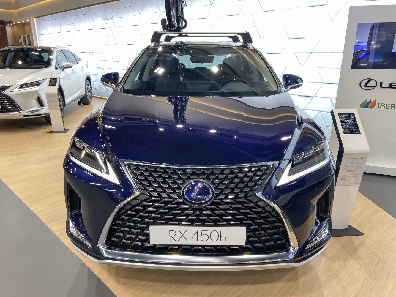 Front view with distinctive spindle grille and LED headlights