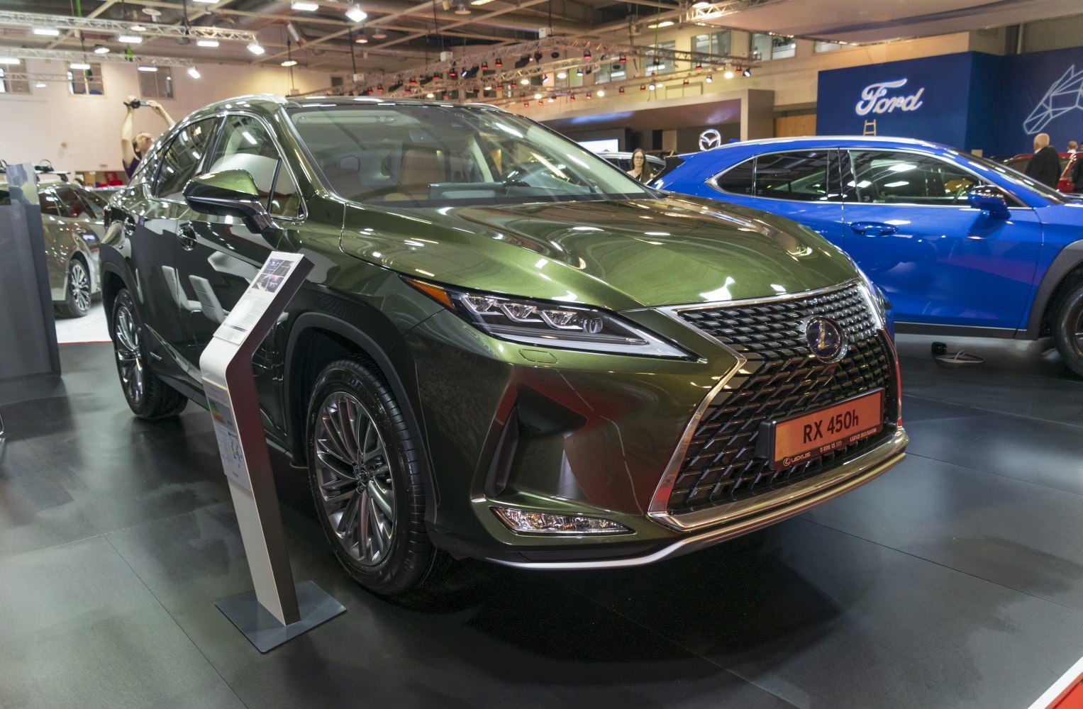Front view with spindle grille and sleek headlights