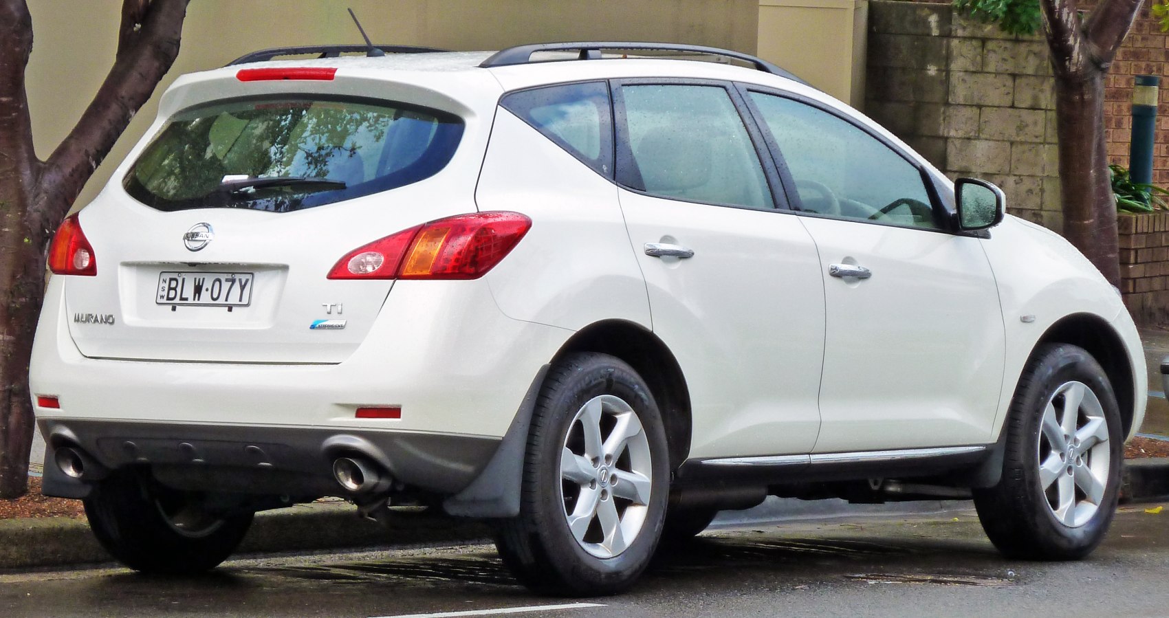 White SUV rear side with dual exhaust and alloy wheels