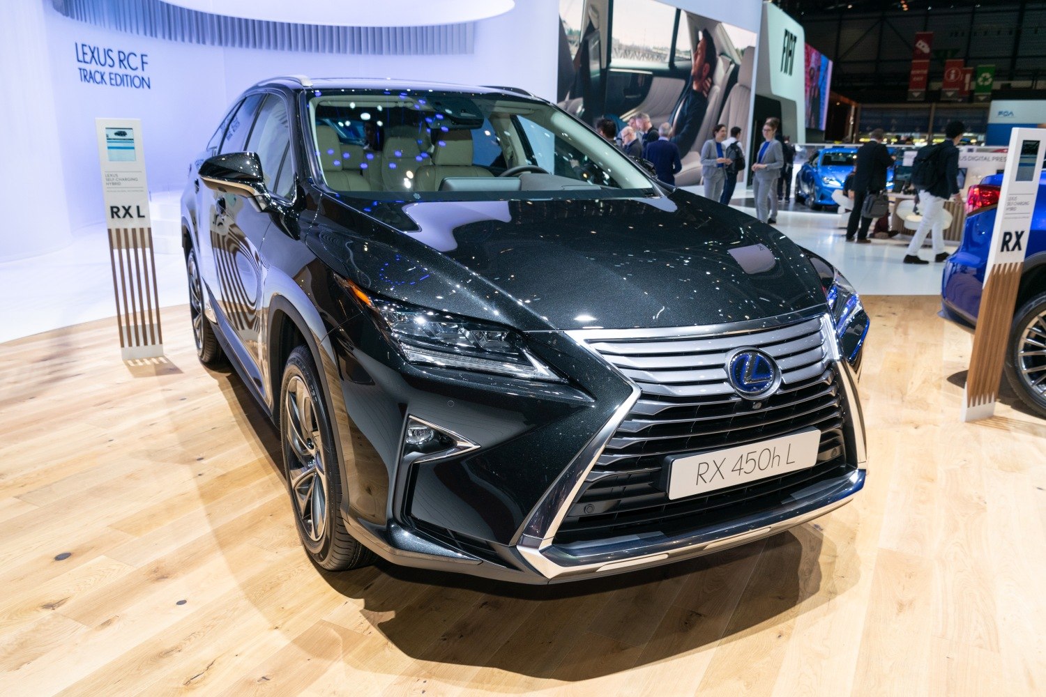 Front view with spindle grille and LED headlights
