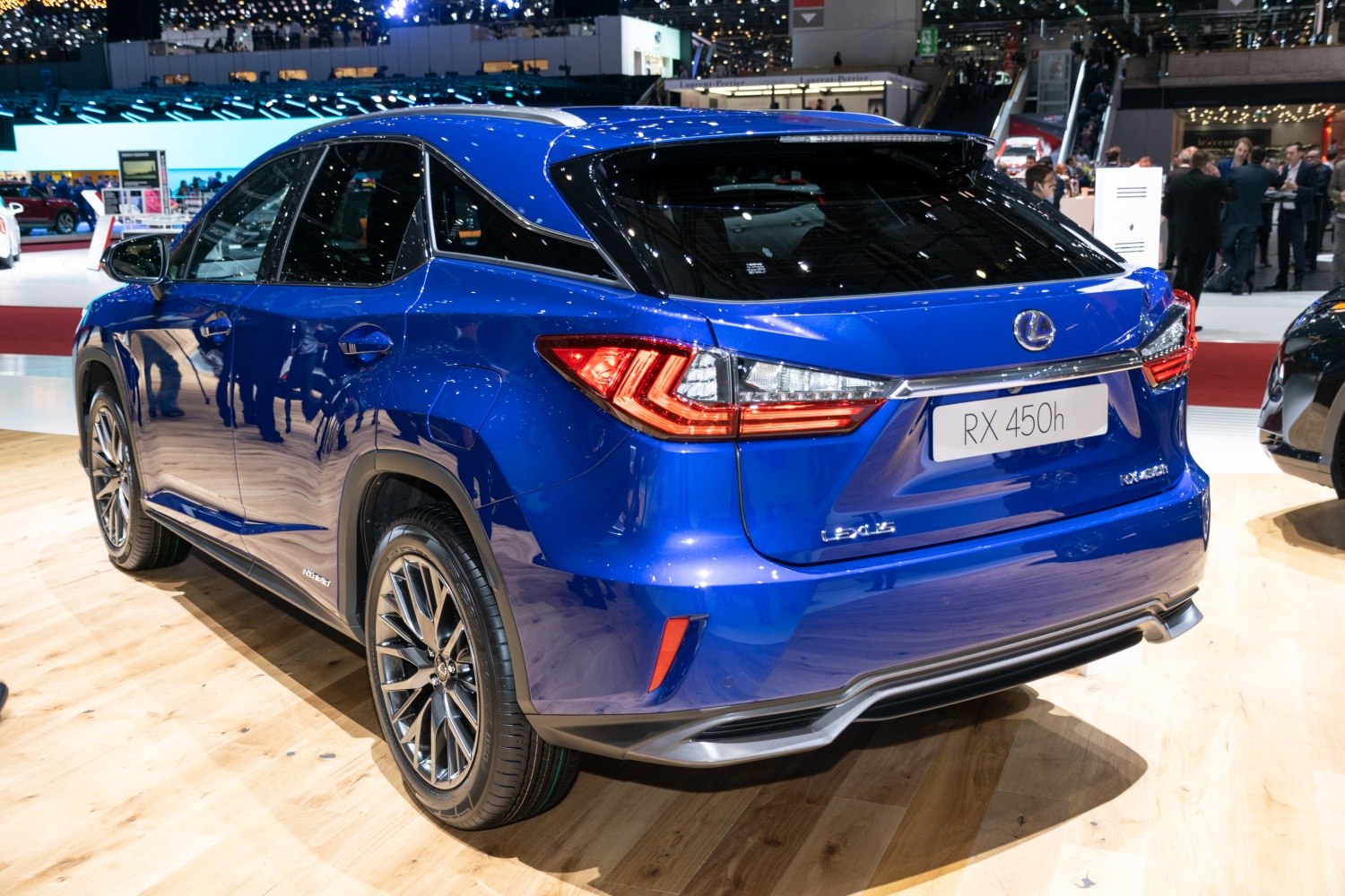 LED tail lights and aerodynamic rear side with alloy wheels
