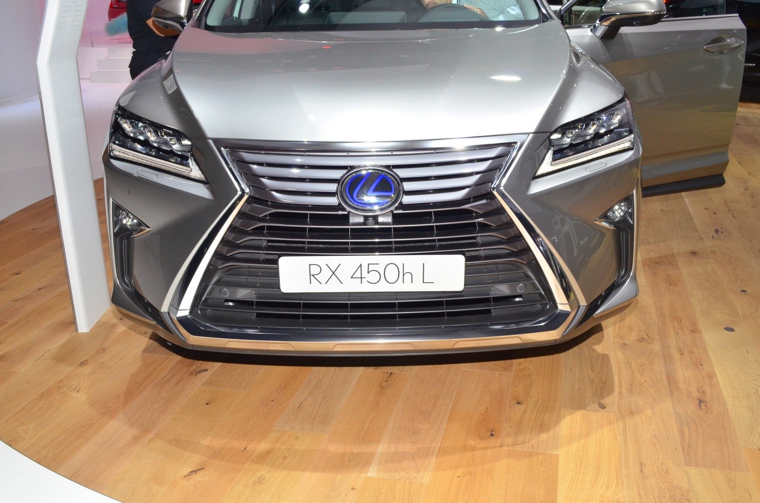 Front view featuring spindle grille and LED headlights.