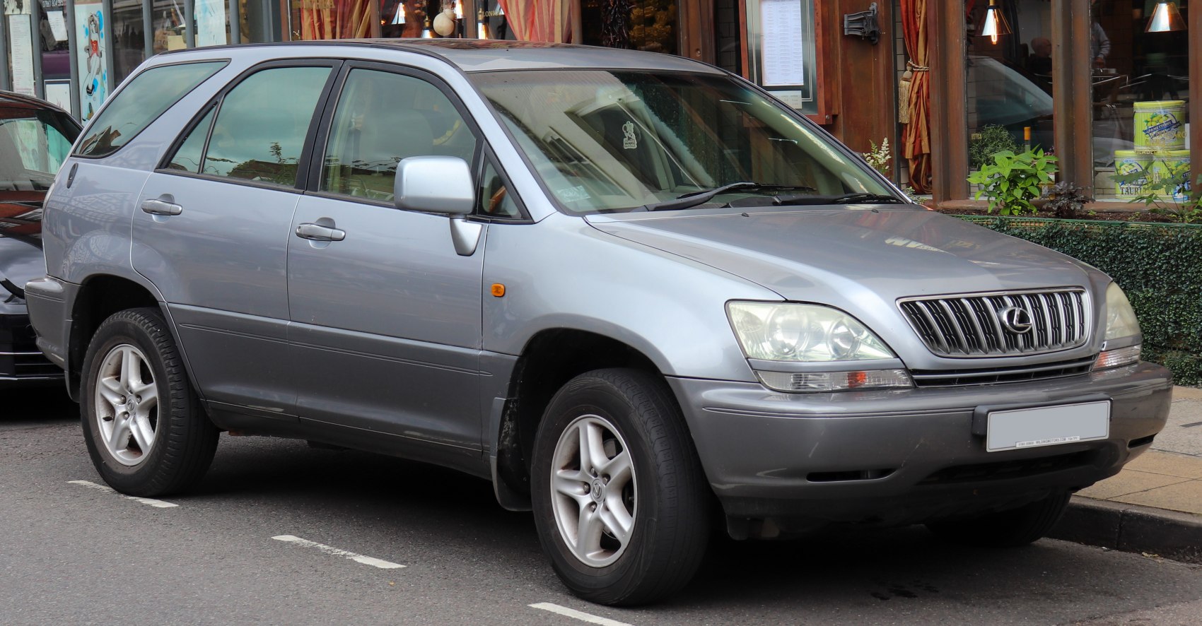 Front three-quarter view of silver SUV with classic grille and alloy wheels.