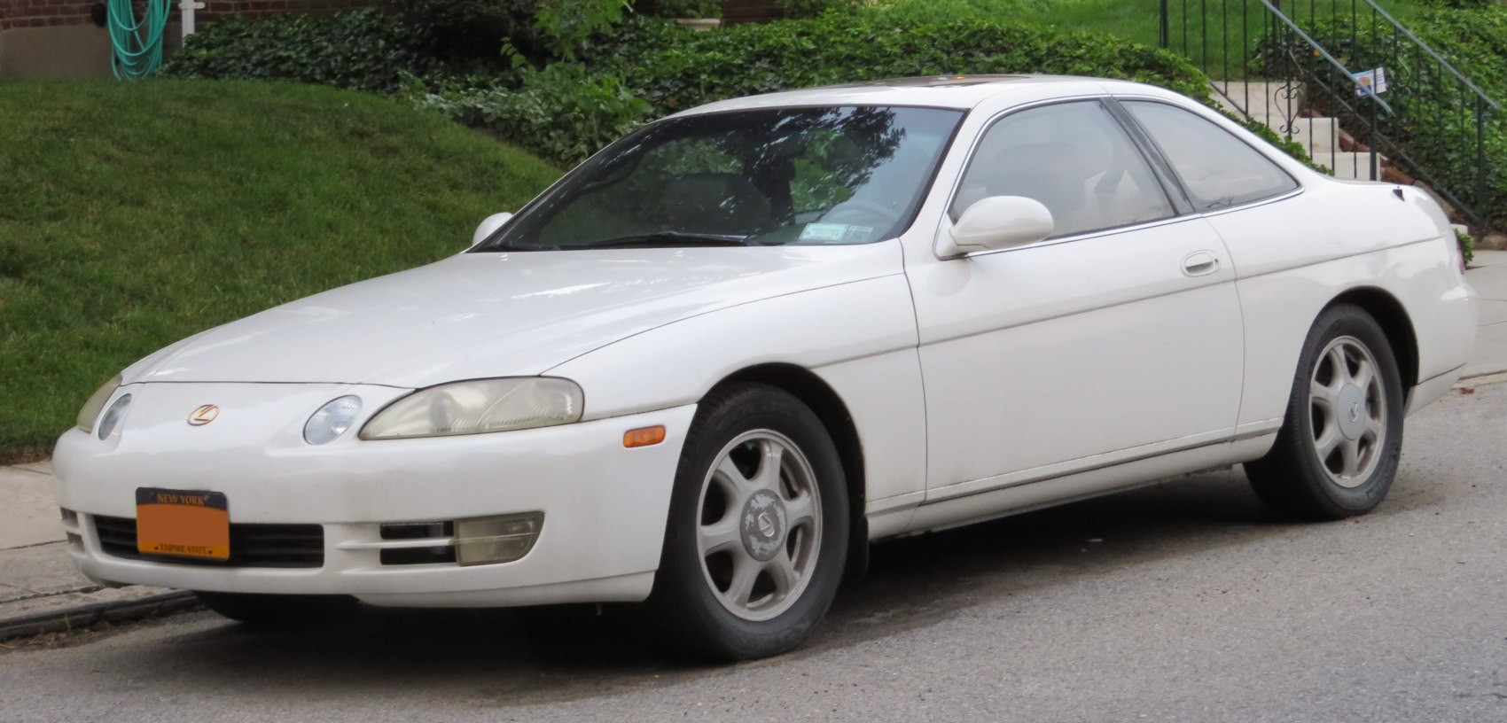 Classic coupe with pop-up headlights and sleek aerodynamic design